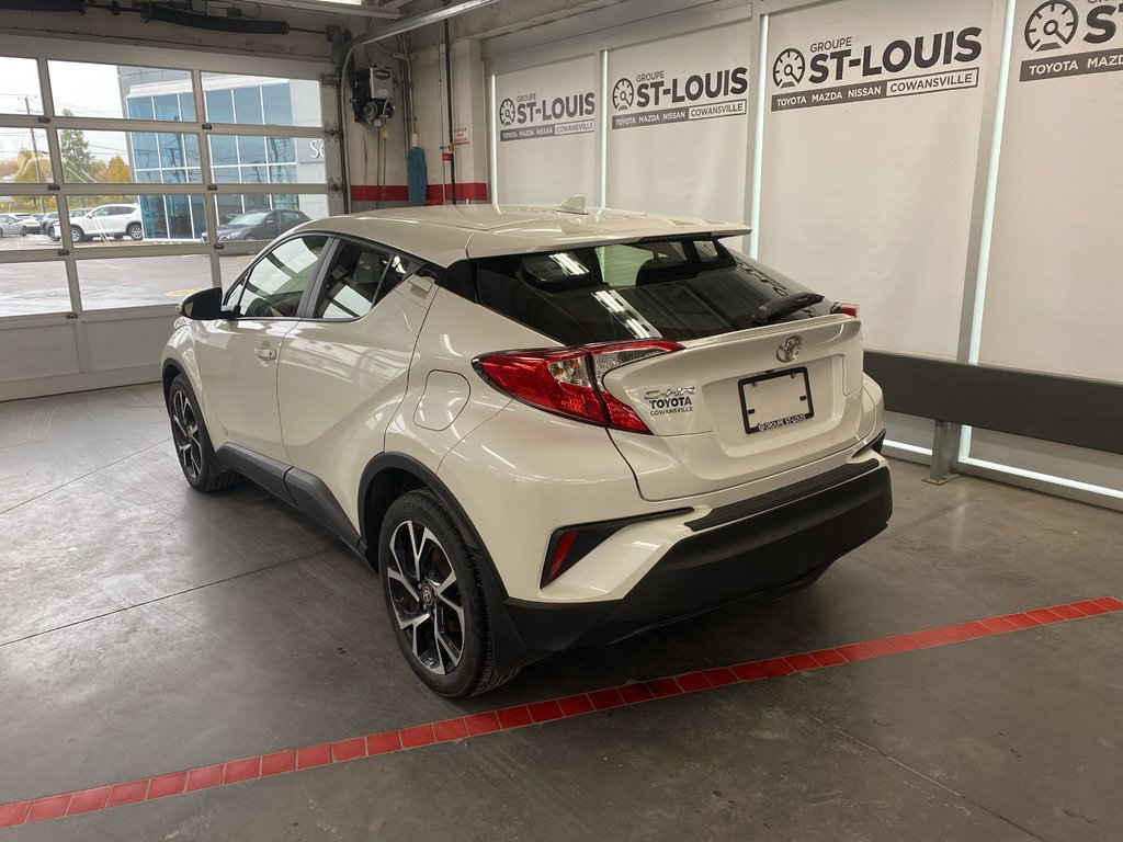 2021 Toyota C-HR XLE Premium in Cowansville, Quebec - 3 - w1024h768px