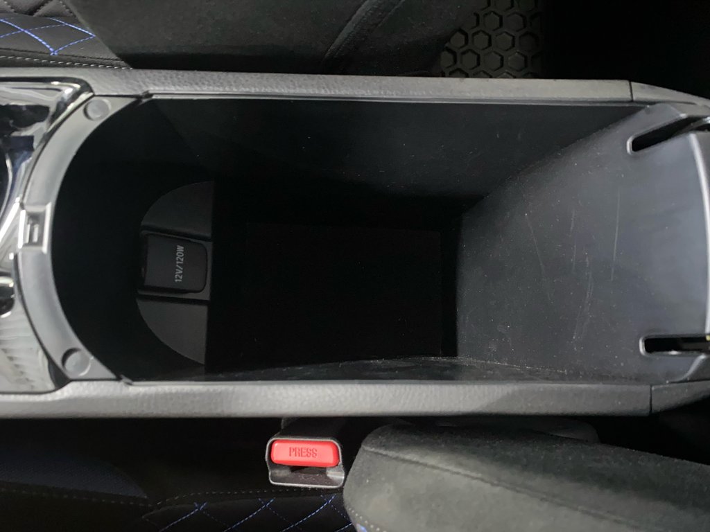 2021 Toyota C-HR XLE Premium in Cowansville, Quebec - 19 - w1024h768px