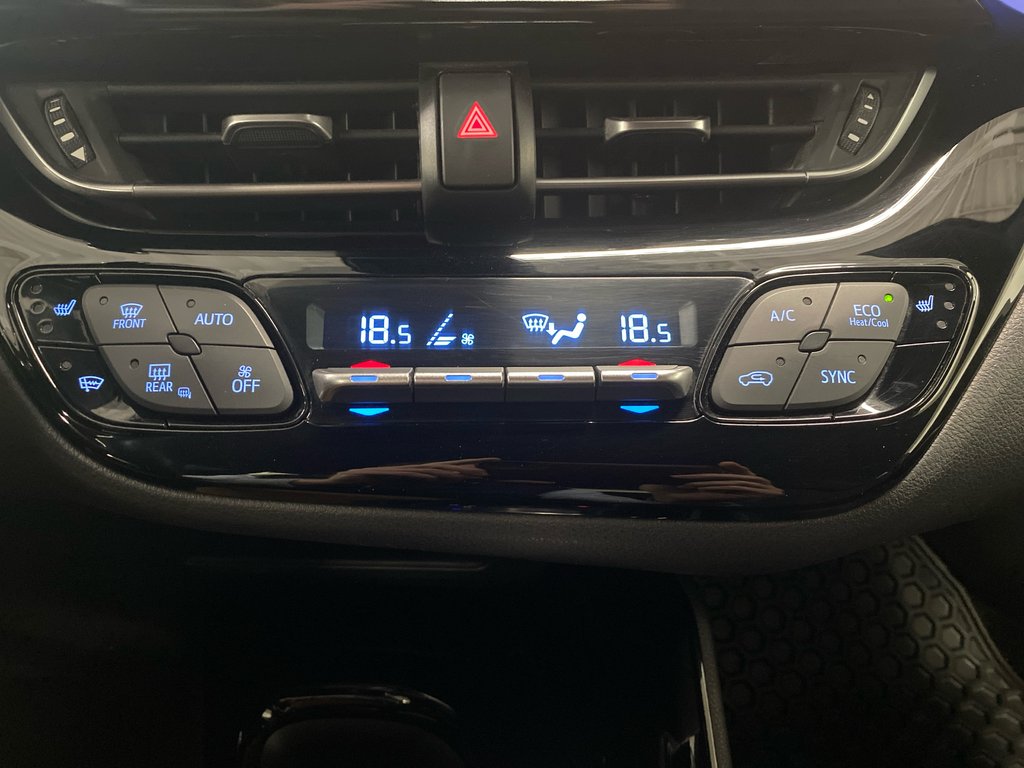 2021 Toyota C-HR XLE Premium in Cowansville, Quebec - 17 - w1024h768px