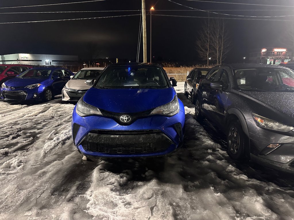 2021 Toyota C-HR XLE Premium in Cowansville, Quebec - 3 - w1024h768px