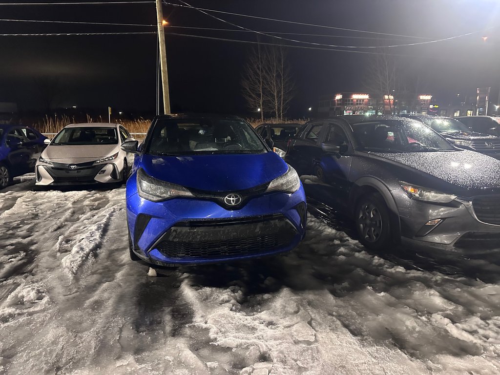 2021 Toyota C-HR XLE Premium in Cowansville, Quebec - 1 - w1024h768px