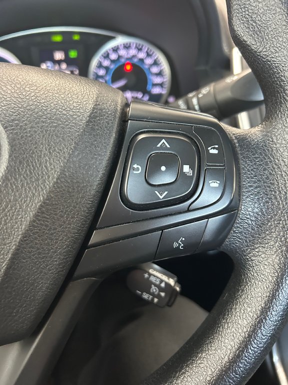 2016 Toyota Camry Hybrid Hybride LE in Cowansville, Quebec - 32 - w1024h768px