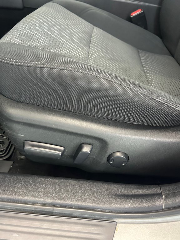2016 Toyota Camry Hybrid Hybride LE in Cowansville, Quebec - 18 - w1024h768px