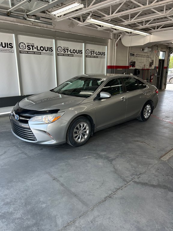 2016 Toyota Camry Hybrid Hybride LE in Cowansville, Quebec - 4 - w1024h768px