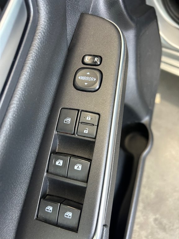 2016 Toyota Camry Hybrid Hybride LE in Cowansville, Quebec - 19 - w1024h768px