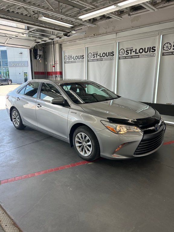 2016 Toyota Camry Hybrid Hybride LE in Cowansville, Quebec - 1 - w1024h768px