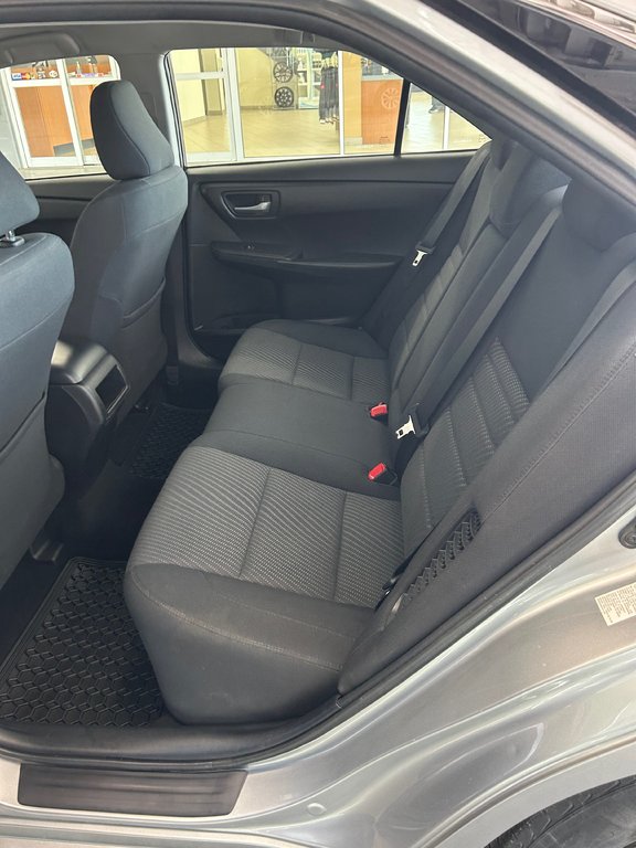 2016 Toyota Camry Hybrid Hybride LE in Cowansville, Quebec - 13 - w1024h768px