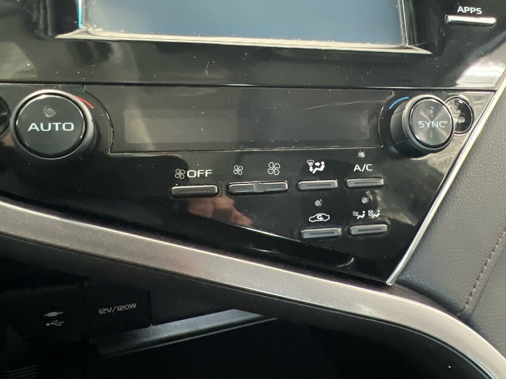 Toyota Camry Hybrid  2018 à Cowansville, Québec - 35 - w1024h768px