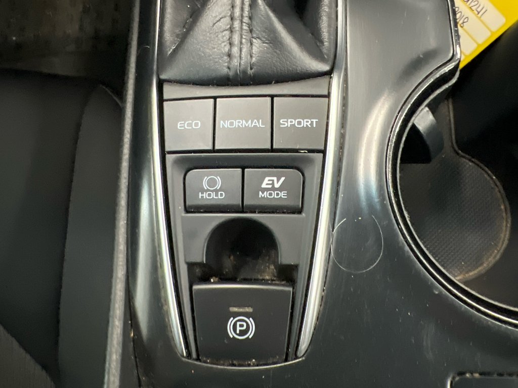 Toyota Camry Hybrid  2018 à Cowansville, Québec - 33 - w1024h768px