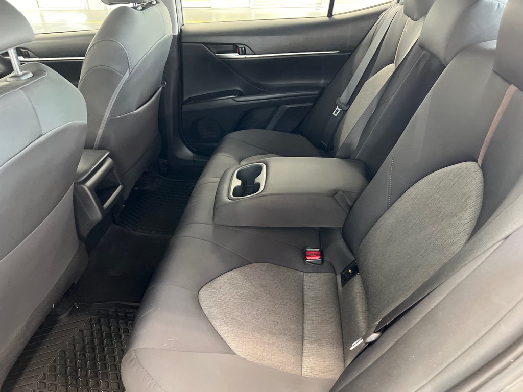 Toyota Camry Hybrid  2018 à Cowansville, Québec - 24 - w1024h768px