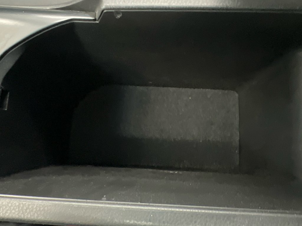 Toyota Camry Hybrid  2018 à Cowansville, Québec - 37 - w1024h768px