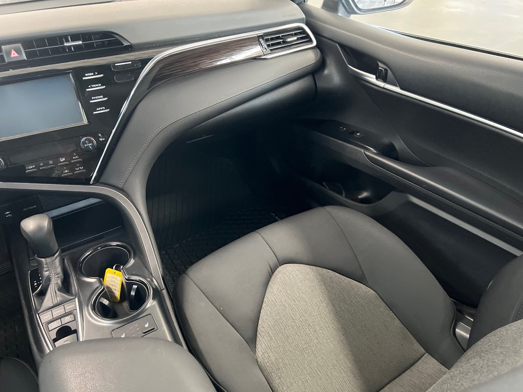Toyota Camry Hybrid  2018 à Cowansville, Québec - 26 - w1024h768px