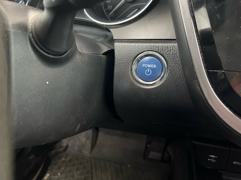 Toyota Camry Hybrid  2018 à Cowansville, Québec - 32 - w1024h768px