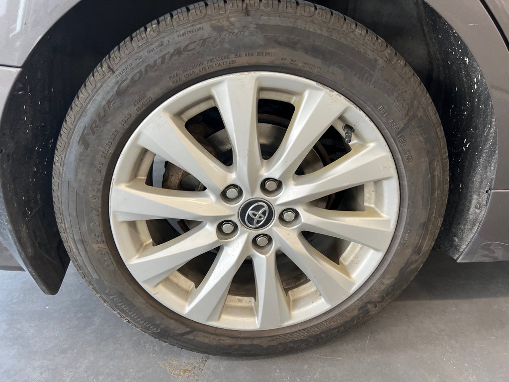 Toyota Camry Hybrid  2018 à Cowansville, Québec - 4 - w1024h768px
