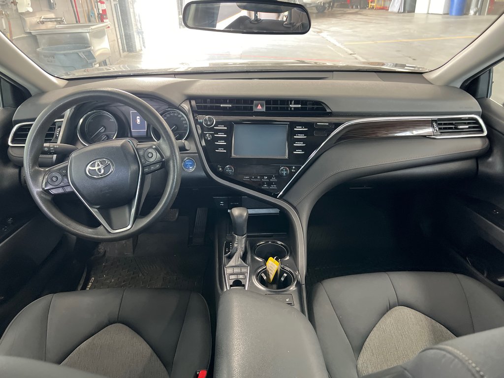 Toyota Camry Hybrid  2018 à Cowansville, Québec - 25 - w1024h768px