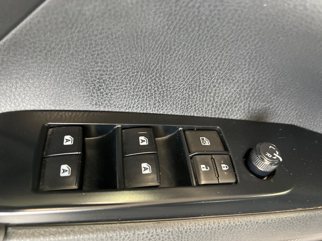 Toyota Camry Hybrid  2018 à Cowansville, Québec - 20 - w1024h768px