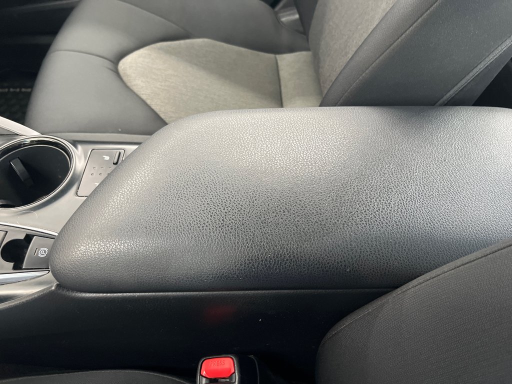 Toyota Camry Hybrid  2018 à Cowansville, Québec - 36 - w1024h768px
