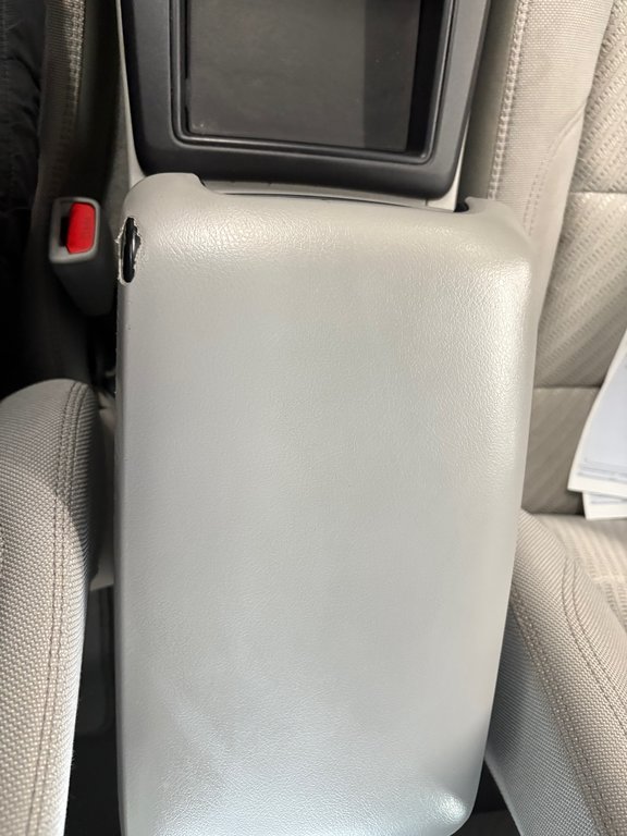 Toyota Camry LE 2015 à Cowansville, Québec - 30 - w1024h768px