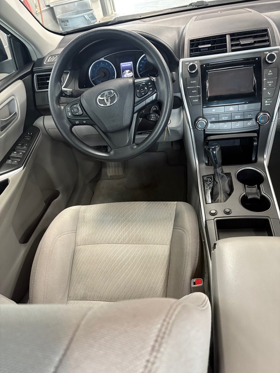 Toyota Camry LE 2015 à Cowansville, Québec - 18 - w1024h768px
