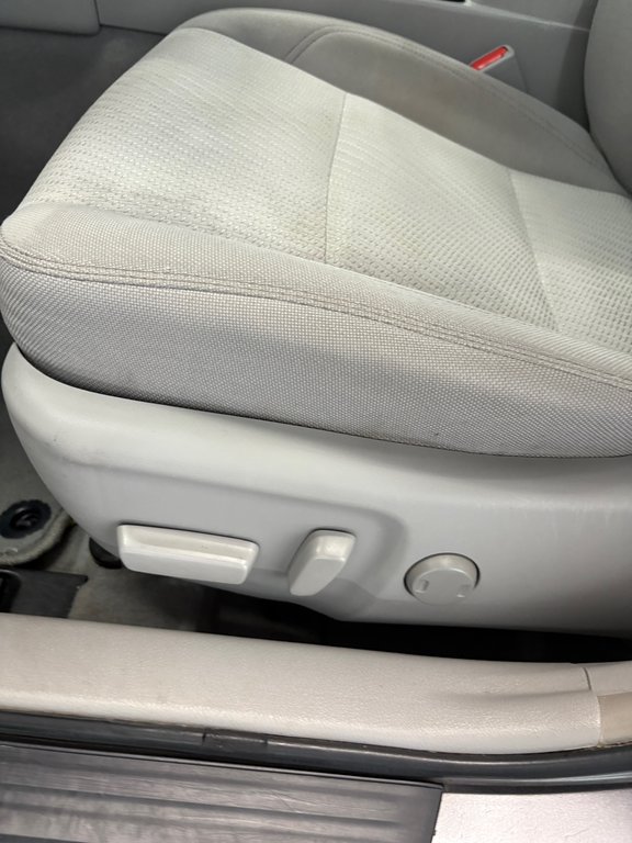 Toyota Camry LE 2015 à Cowansville, Québec - 20 - w1024h768px