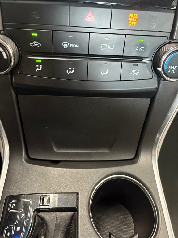 Toyota Camry LE 2015 à Cowansville, Québec - 26 - w1024h768px