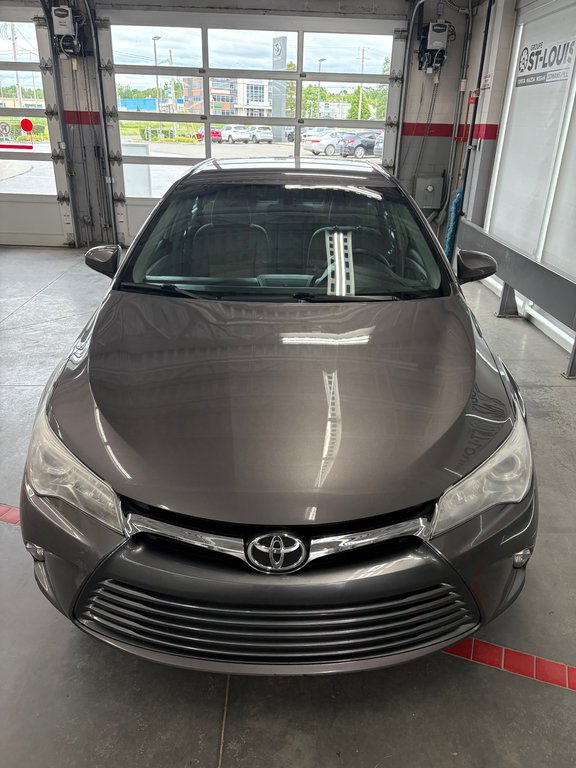 Toyota Camry LE 2015 à Cowansville, Québec - 2 - w1024h768px