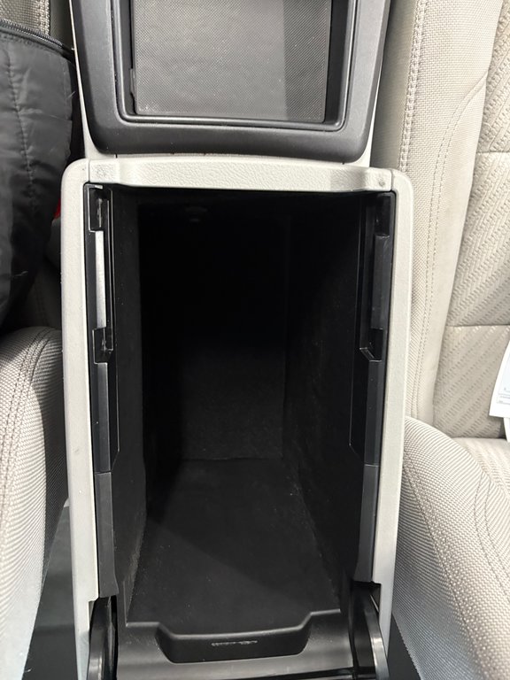 Toyota Camry LE 2015 à Cowansville, Québec - 31 - w1024h768px