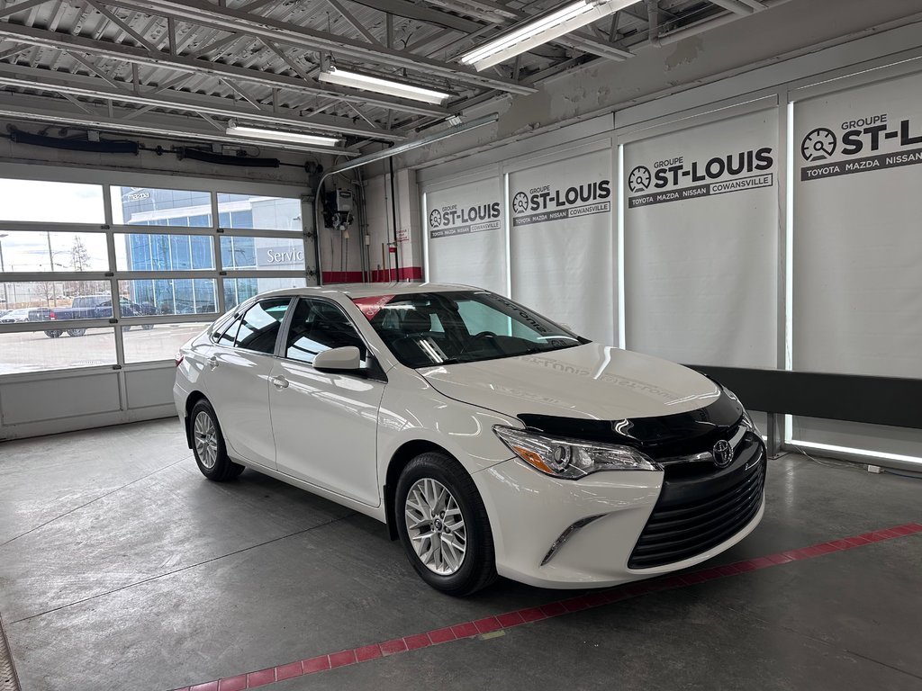2016 Toyota Camry LE - Caméra de Recul - Sièges Chauffants - Mags in Cowansville, Quebec - 7 - w1024h768px