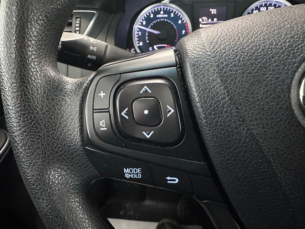 2016 Toyota Camry LE - Caméra de Recul - Sièges Chauffants - Mags in Cowansville, Quebec - 23 - w1024h768px