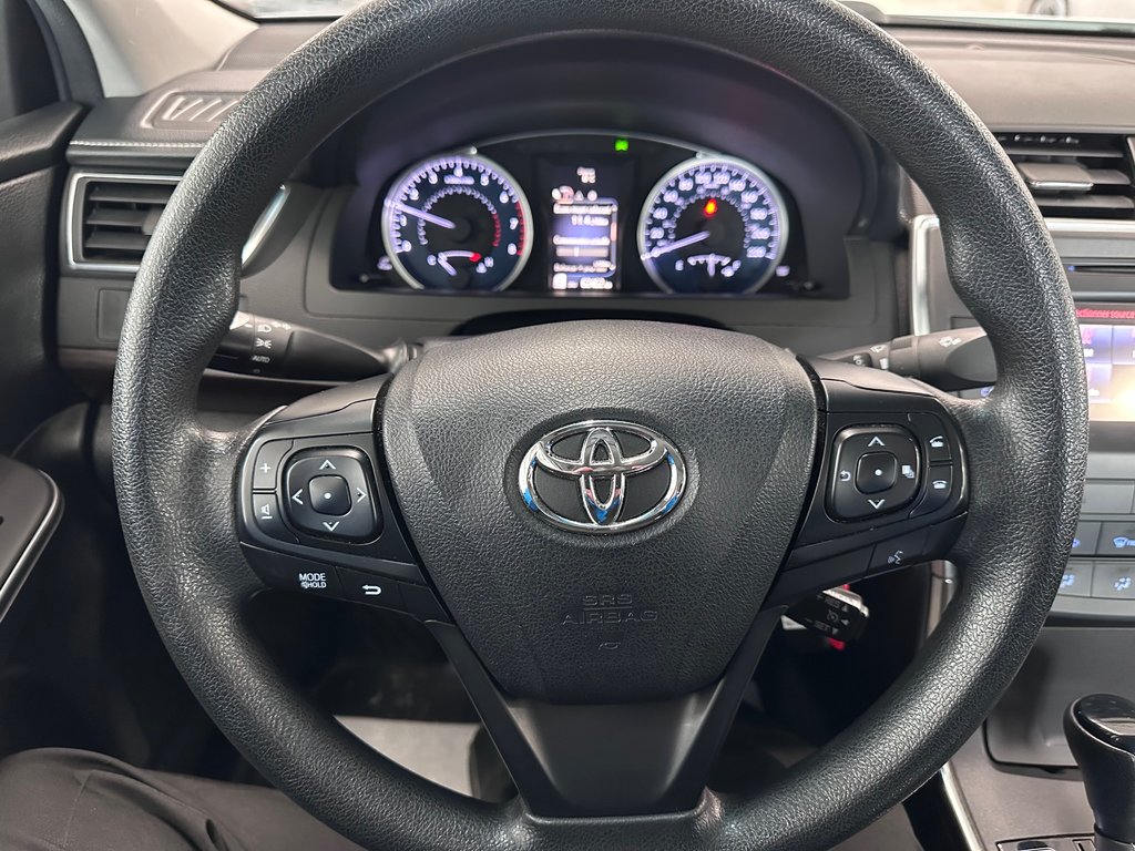2016 Toyota Camry LE - Caméra de Recul - Sièges Chauffants - Mags in Cowansville, Quebec - 22 - w1024h768px