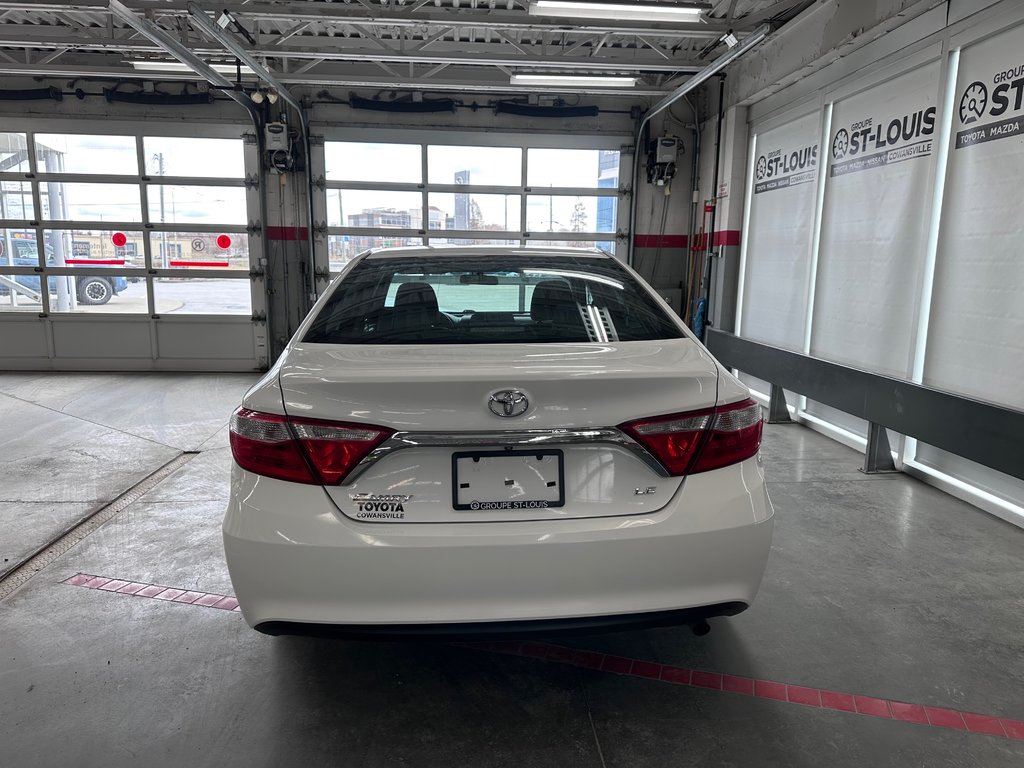 2016 Toyota Camry LE - Caméra de Recul - Sièges Chauffants - Mags in Cowansville, Quebec - 4 - w1024h768px