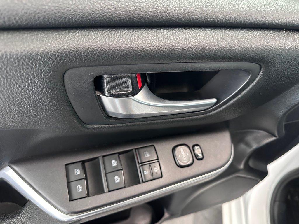 2016 Toyota Camry LE - Caméra de Recul - Sièges Chauffants - Mags in Cowansville, Quebec - 17 - w1024h768px