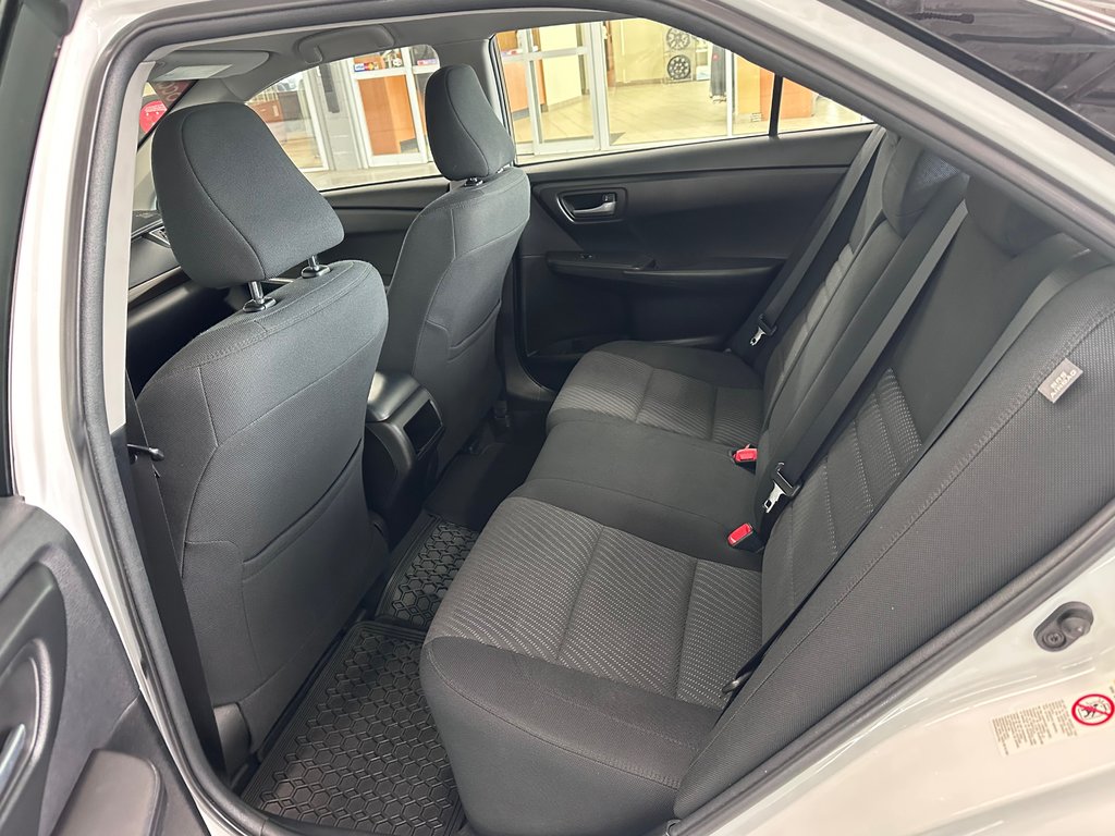 2016 Toyota Camry LE - Caméra de Recul - Sièges Chauffants - Mags in Cowansville, Quebec - 10 - w1024h768px