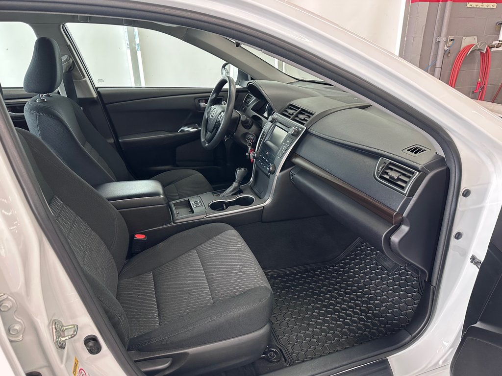 2016 Toyota Camry LE - Caméra de Recul - Sièges Chauffants - Mags in Cowansville, Quebec - 13 - w1024h768px