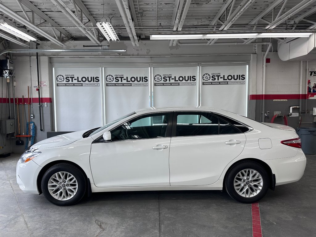 2016 Toyota Camry LE - Caméra de Recul - Sièges Chauffants - Mags in Cowansville, Quebec - 2 - w1024h768px