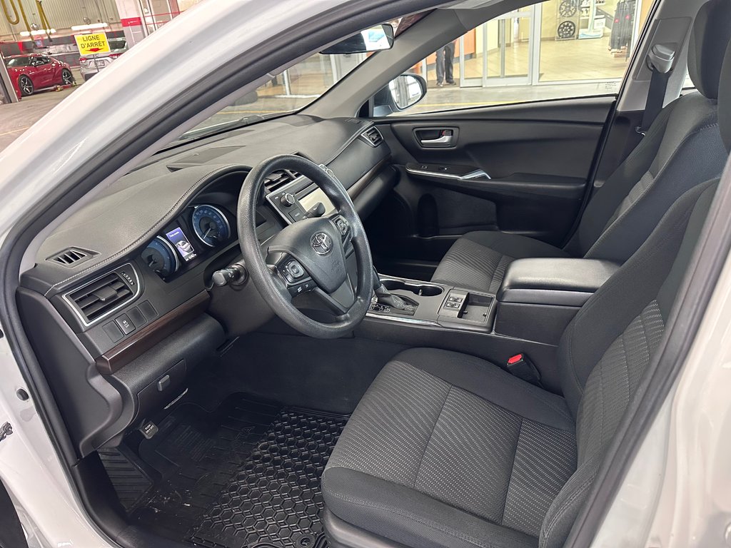 2016 Toyota Camry LE - Caméra de Recul - Sièges Chauffants - Mags in Cowansville, Quebec - 16 - w1024h768px