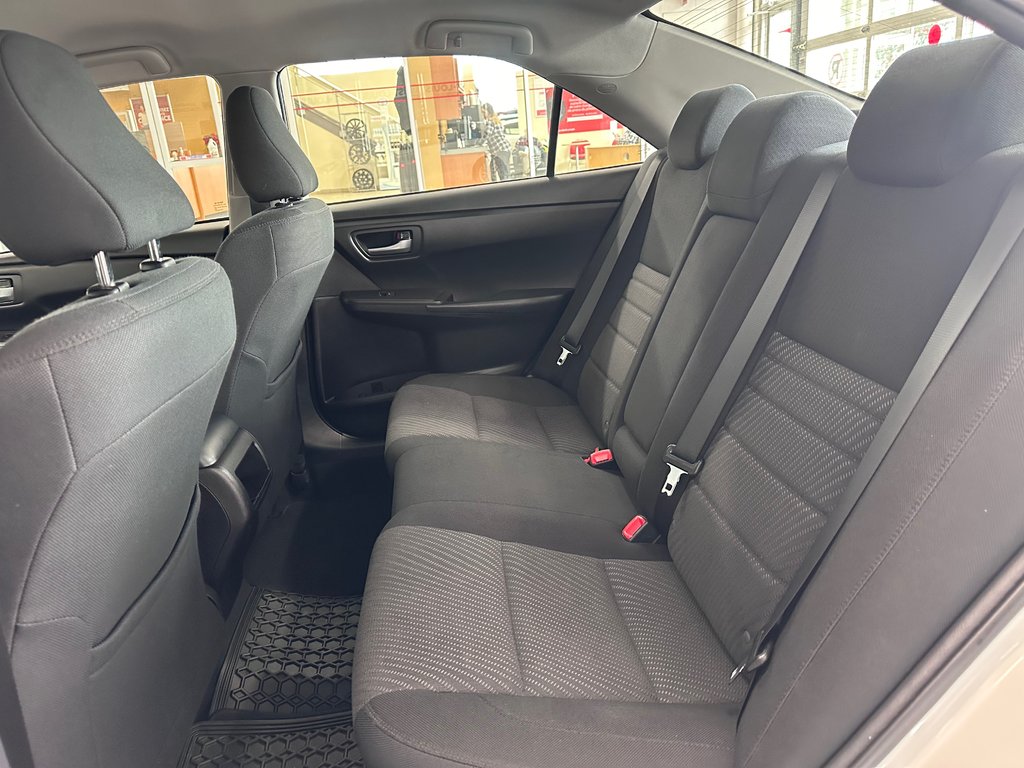 2016 Toyota Camry LE - Caméra de Recul - Sièges Chauffants - Mags in Cowansville, Quebec - 11 - w1024h768px