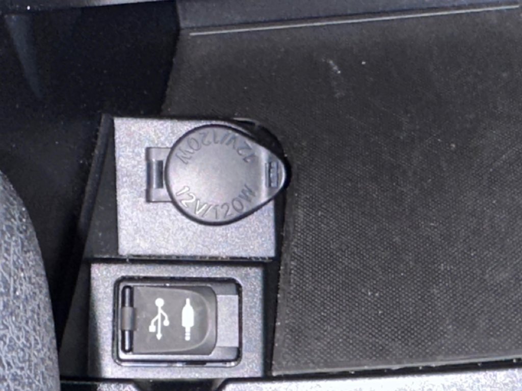 2016 Toyota Camry LE - Caméra de Recul - Sièges Chauffants - Mags in Cowansville, Quebec - 27 - w1024h768px