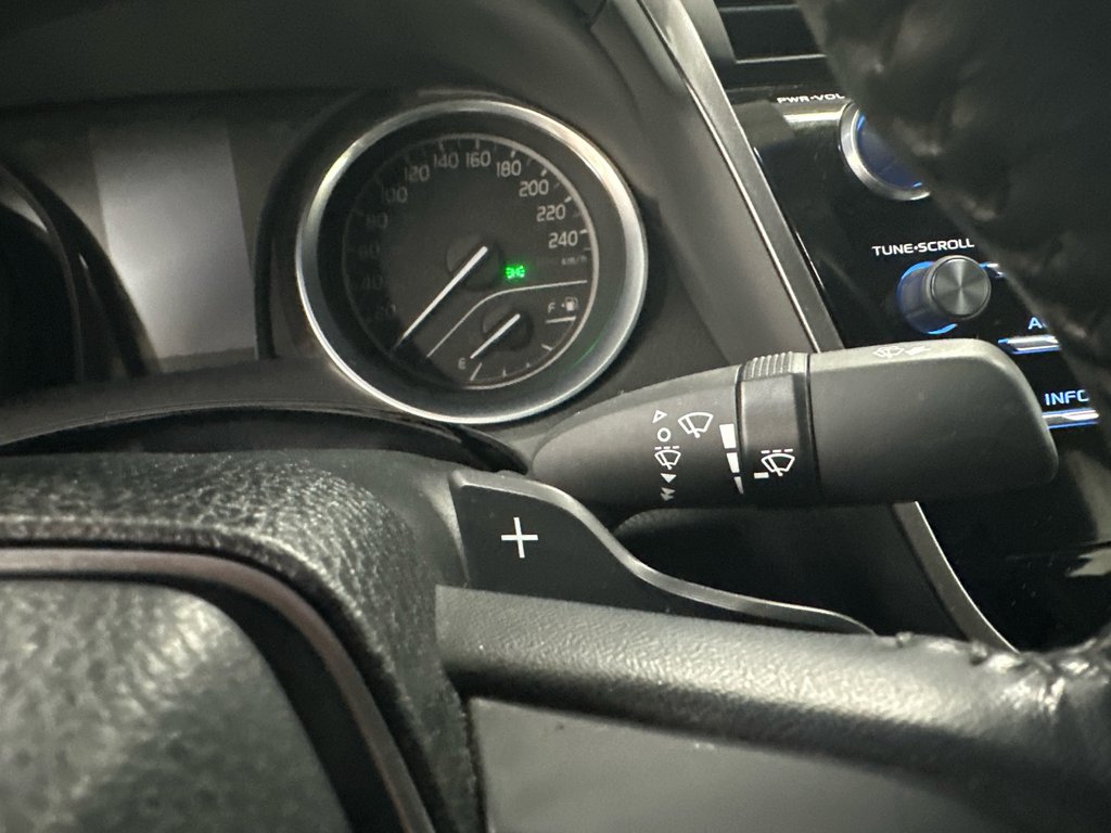 Toyota Camry SE 2018 à Cowansville, Québec - 35 - w1024h768px