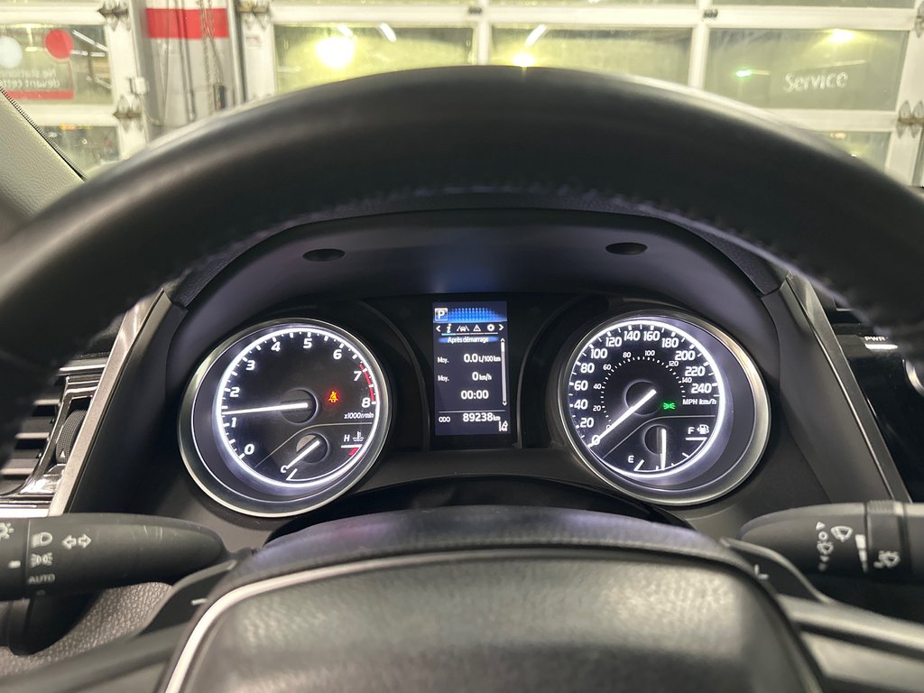 Toyota Camry SE 2018 à Cowansville, Québec - 32 - w1024h768px