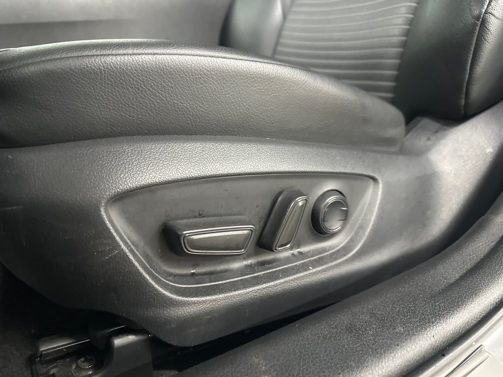 Toyota Camry SE 2018 à Cowansville, Québec - 25 - w1024h768px