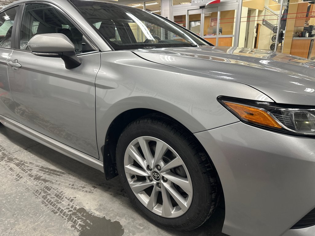 Toyota Camry SE 2018 à Cowansville, Québec - 18 - w1024h768px