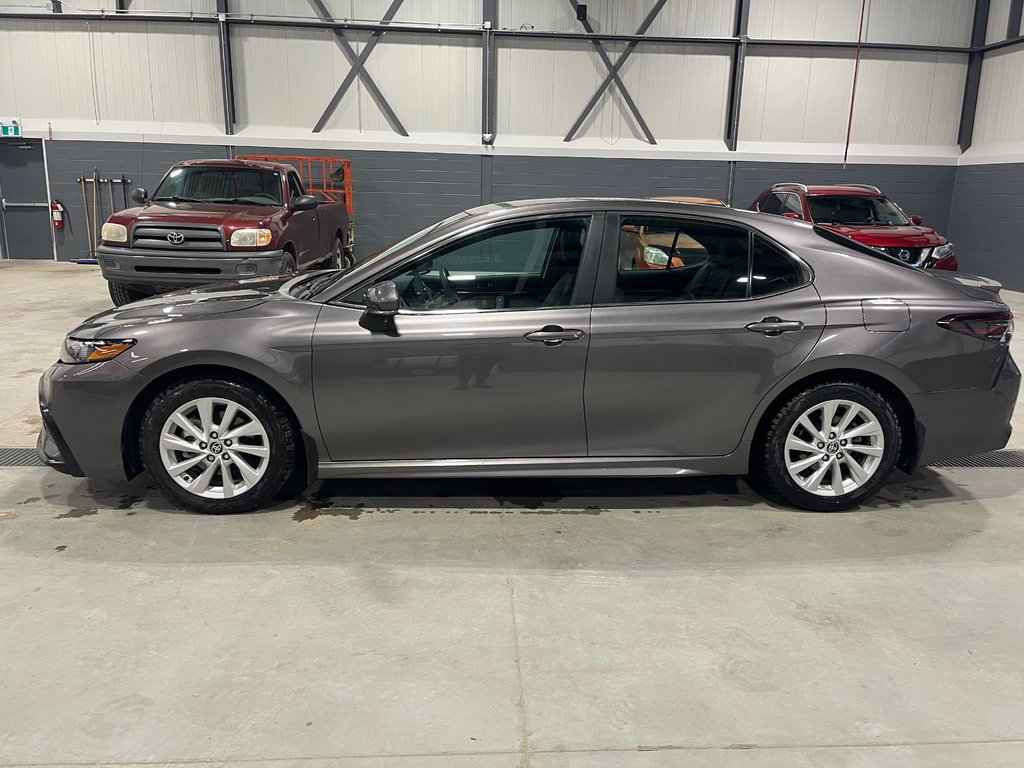 2023  Camry SE AWD in Cowansville, Quebec - 3 - w1024h768px