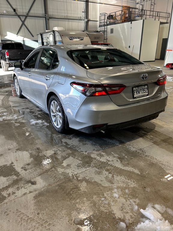 2023  Camry Hybrid LE in Cowansville, Quebec - 3 - w1024h768px