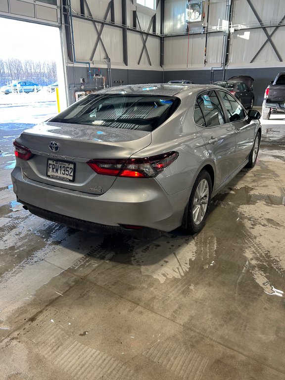 2023  Camry Hybrid LE in Cowansville, Quebec - 6 - w1024h768px