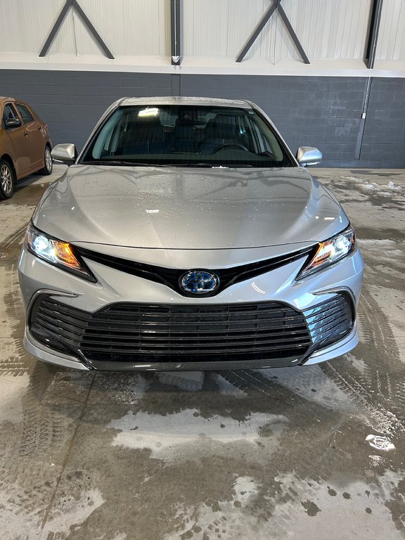 2023  Camry Hybrid LE in Cowansville, Quebec - 2 - w1024h768px