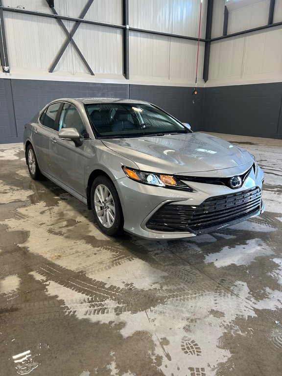 2023  Camry Hybrid LE in Cowansville, Quebec - 1 - w1024h768px