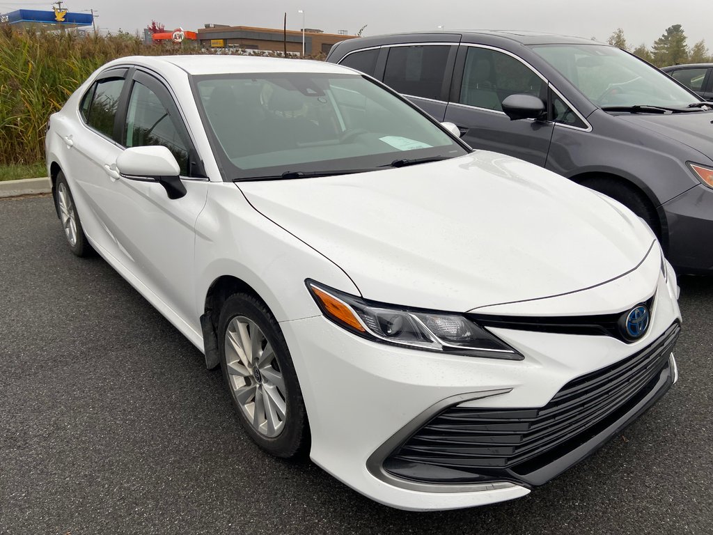 Toyota Camry Hybrid LE 2023 à Cowansville, Québec - 4 - w1024h768px