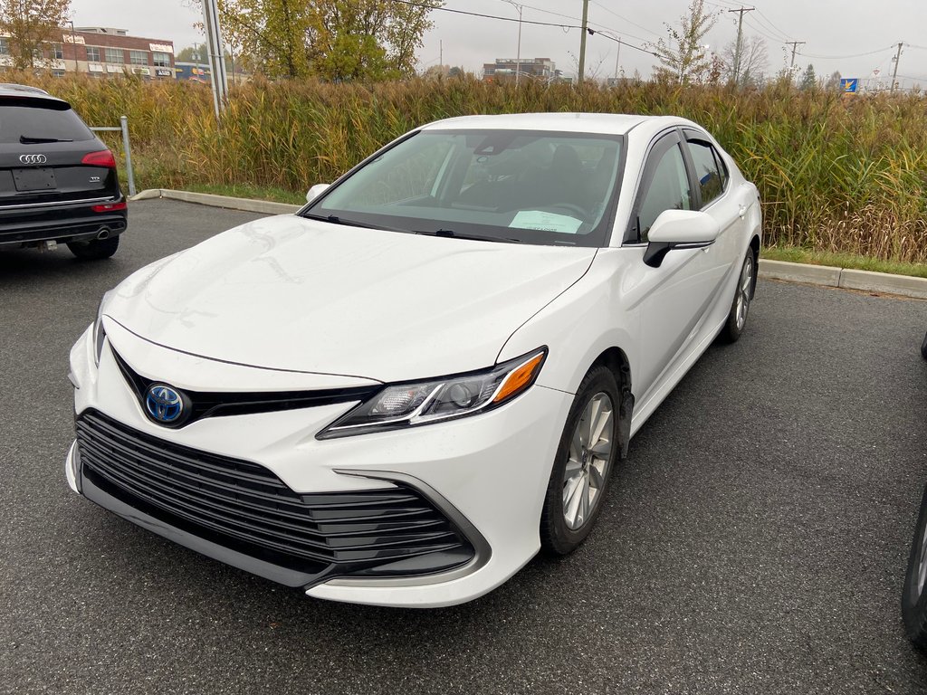 Toyota Camry Hybrid LE 2023 à Cowansville, Québec - 1 - w1024h768px