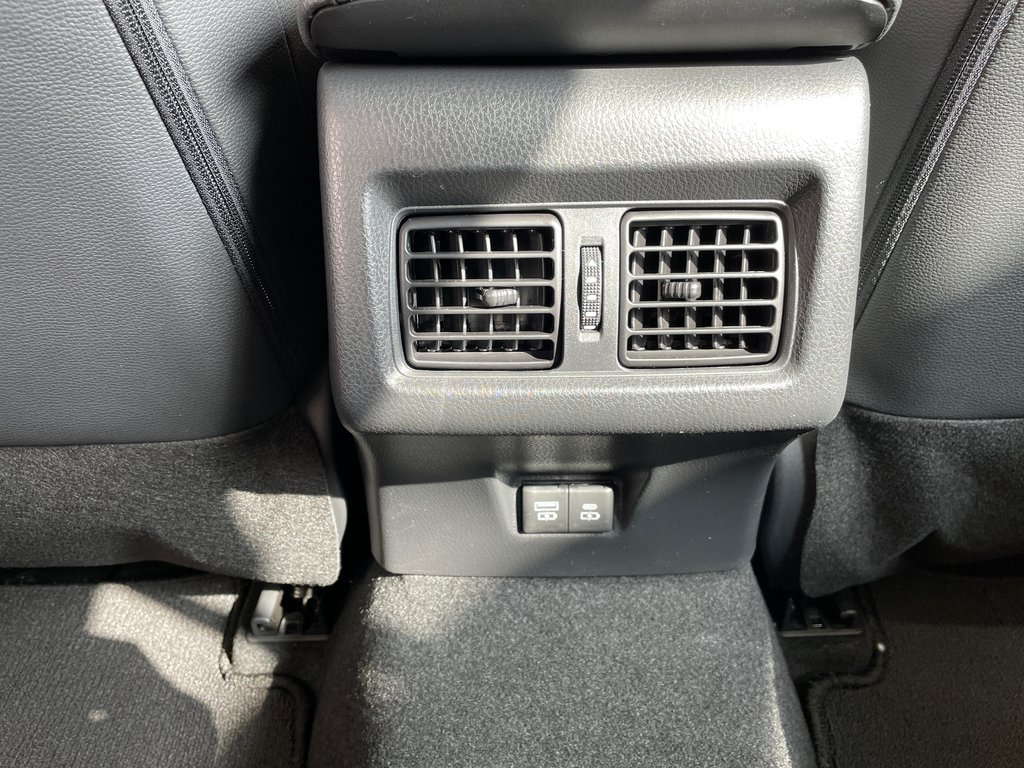 2025 Toyota Camry XSE hybride AWD in Cowansville, Quebec - 15 - w1024h768px